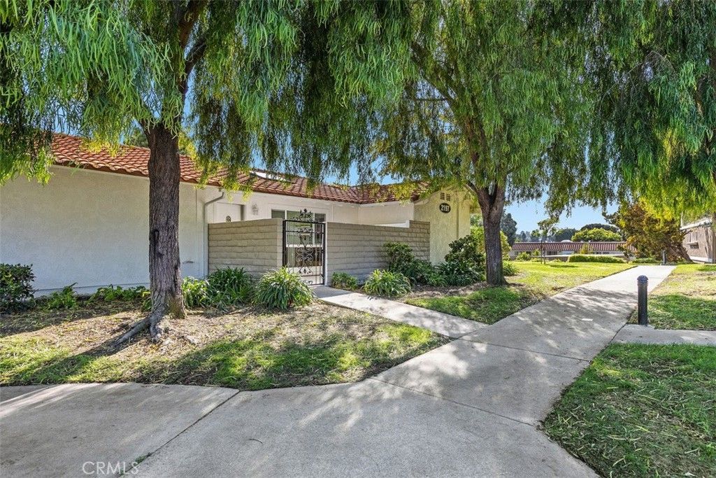 2197 Via Mariposa East B, Laguna Woods, CA 92637 — photo 2