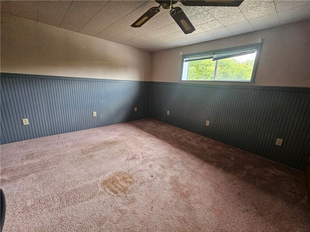 326 Riverside Dr, Rostraver, PA 15479