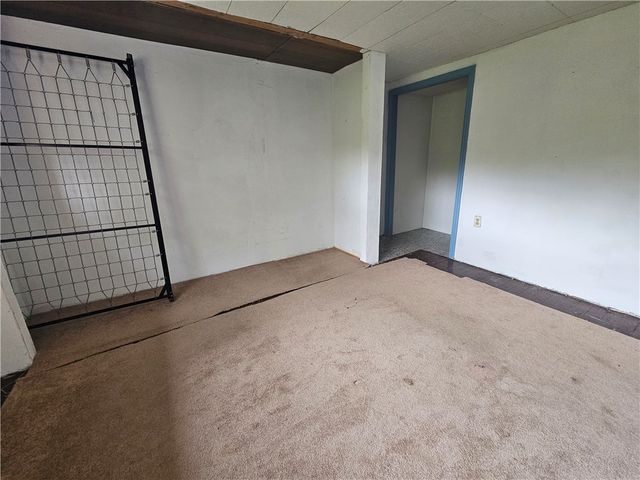 326 Riverside Dr, Rostraver, PA 15479