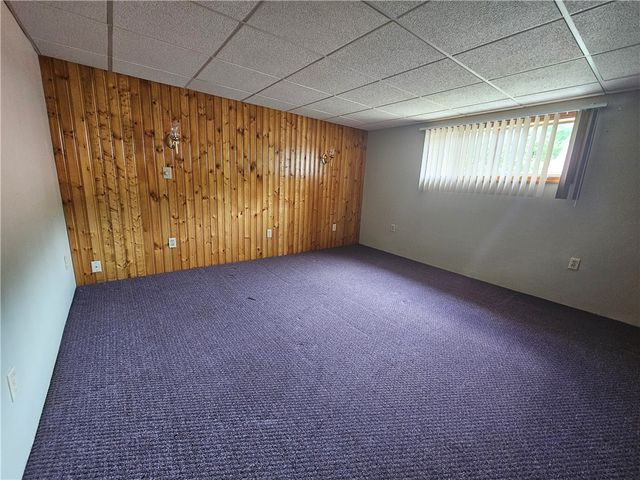 326 Riverside Dr, Rostraver, PA 15479