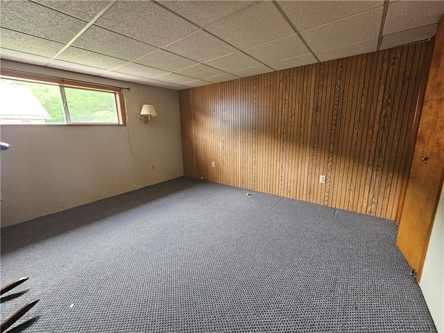 326 Riverside Dr, Rostraver, PA 15479