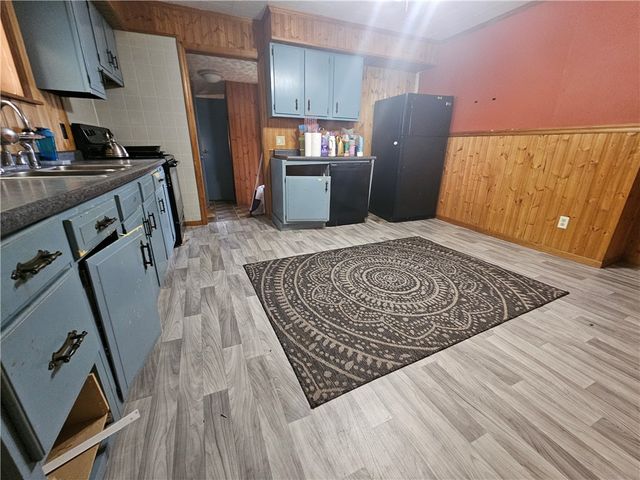 326 Riverside Dr, Rostraver, PA 15479