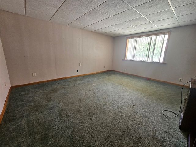 326 Riverside Dr, Rostraver, PA 15479