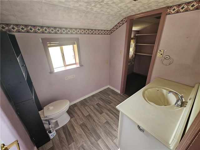 326 Riverside Dr, Rostraver, PA 15479