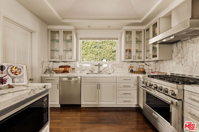 9279 Sierra Mar Drive, Los Angeles, CA 90069