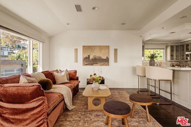 9279 Sierra Mar Drive, Los Angeles, CA 90069