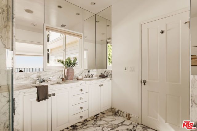 9279 Sierra Mar Drive, Los Angeles, CA 90069