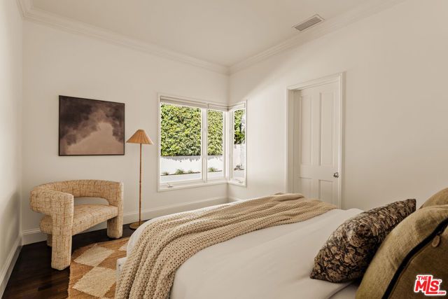 9279 Sierra Mar Drive, Los Angeles, CA 90069