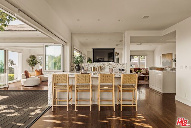 9279 Sierra Mar Drive, Los Angeles, CA 90069