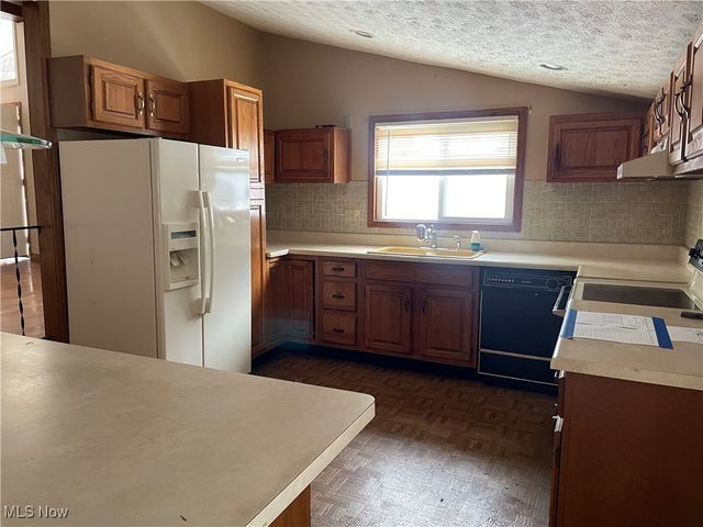 3809 N Glenridge Road, Green, OH 44319