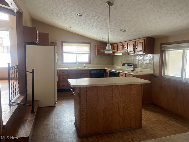 3809 N Glenridge Road, Green, OH 44319