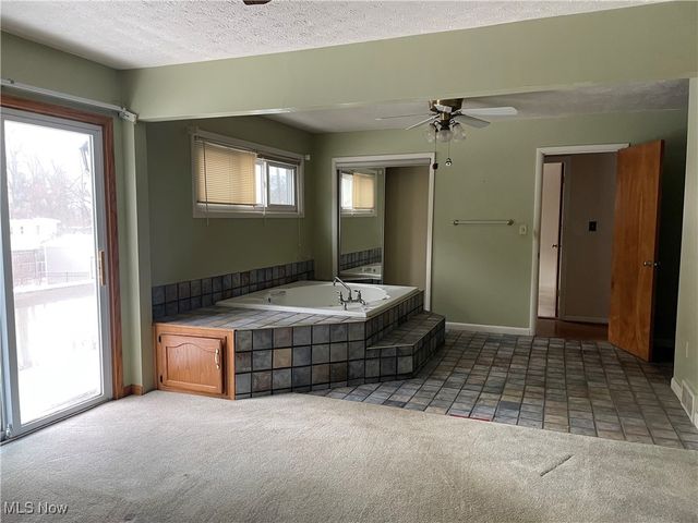 3809 N Glenridge Road, Green, OH 44319