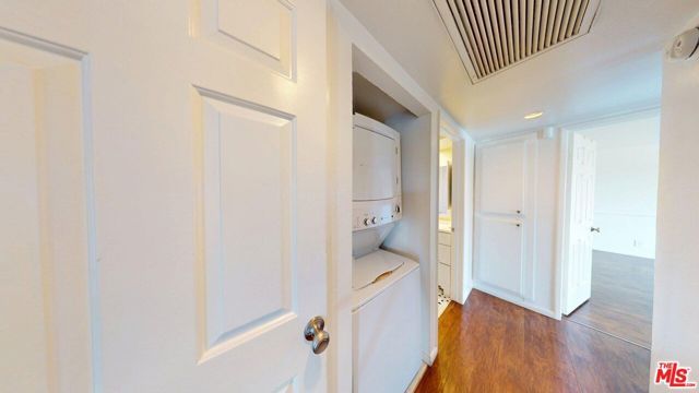8710 Independence Avenue 301, Canoga Park (los Angeles), CA 91304