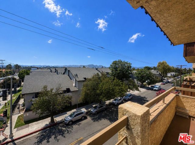 8710 Independence Avenue 301, Canoga Park (los Angeles), CA 91304