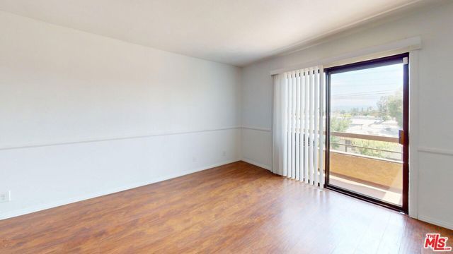 8710 Independence Avenue 301, Canoga Park (los Angeles), CA 91304