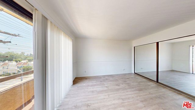 8710 Independence Avenue 301, Canoga Park (los Angeles), CA 91304
