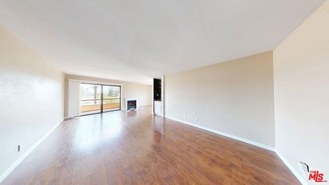 8710 Independence Avenue 301, Canoga Park (los Angeles), CA 91304