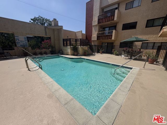 8710 Independence Avenue 301, Canoga Park (los Angeles), CA 91304