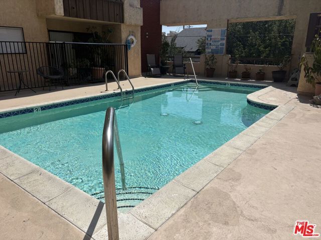 8710 Independence Avenue 301, Canoga Park (los Angeles), CA 91304