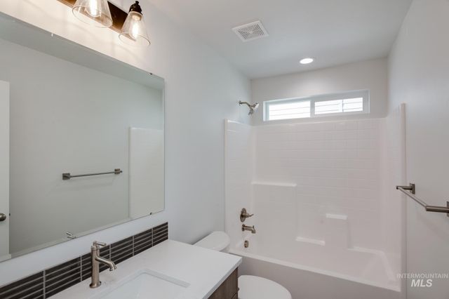 2051 S Summerson Way, Meridian, ID 83642