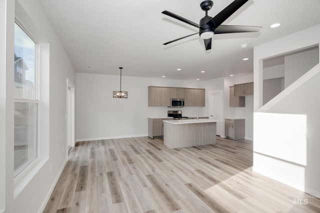 2051 S Summerson Way, Meridian, ID 83642