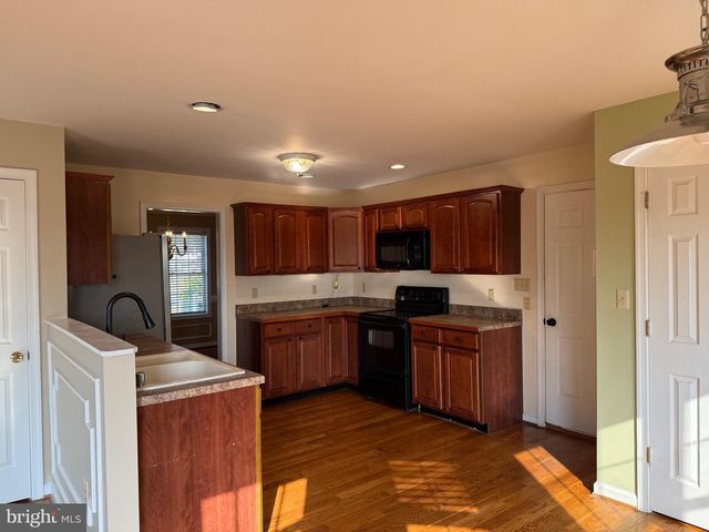 51 CRYSTAL HILL CT, Strasburg, VA 22657