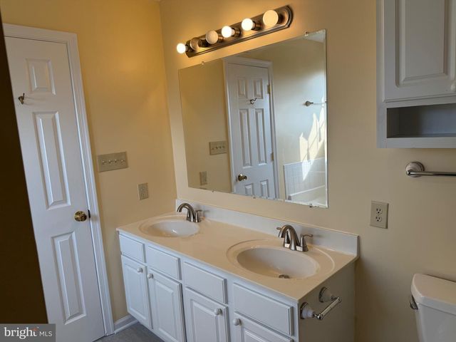 51 CRYSTAL HILL CT, Strasburg, VA 22657