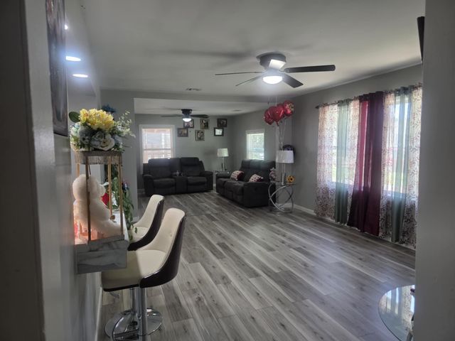 2713 W Merton Ave, Wichita, KS 67213