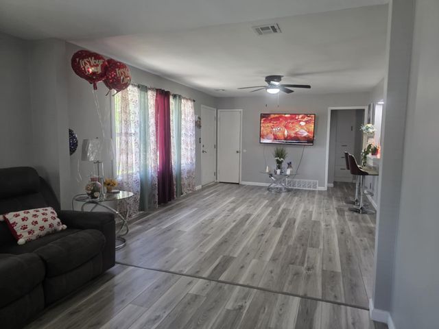 2713 W Merton Ave, Wichita, KS 67213