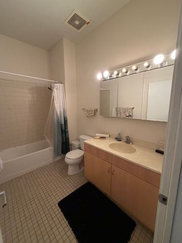 1270 N Milwaukee Avenue 3, Chicago, IL 60622