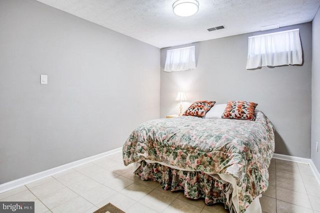 5036 FINSBURY RD, Baltimore, MD 21237