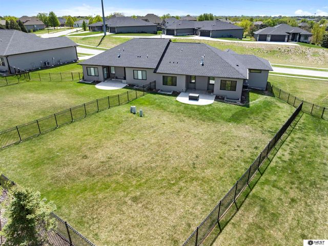 8848 Augusta Drive, Lincoln, NE 68526