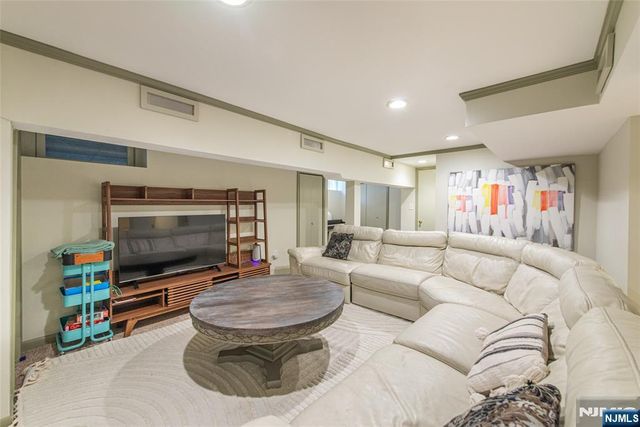 530 Up Mountain Avenue, Montclair, NJ 07043