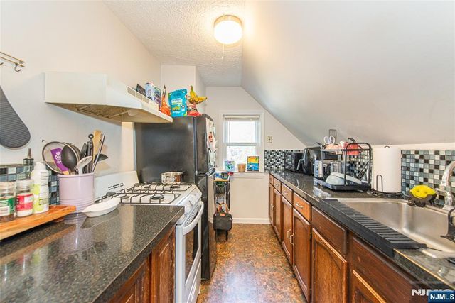 530 Up Mountain Avenue, Montclair, NJ 07043