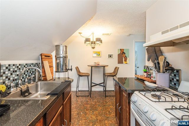 530 Up Mountain Avenue, Montclair, NJ 07043