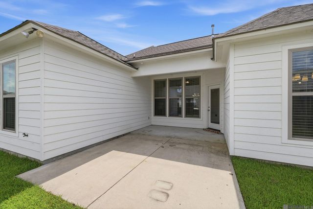 564 Silverbill Ln, Baton Rouge, LA 70810