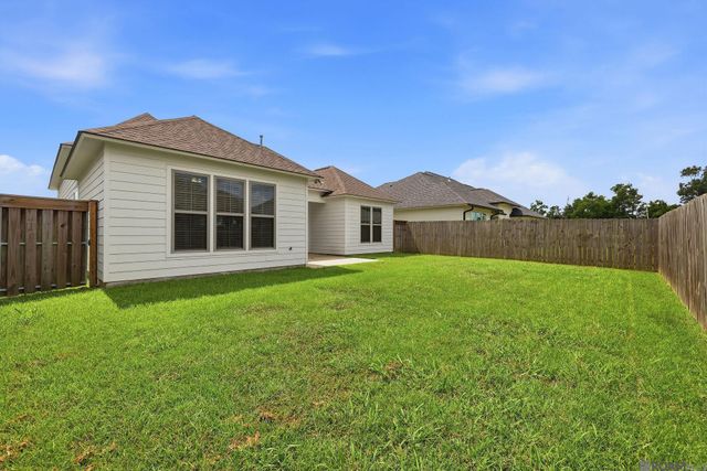 564 Silverbill Ln, Baton Rouge, LA 70810