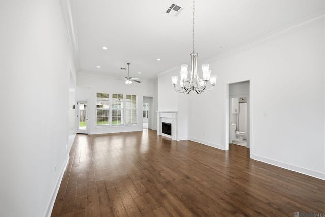 564 Silverbill Ln, Baton Rouge, LA 70810
