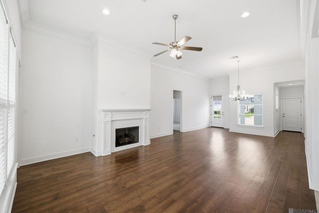 564 Silverbill Ln, Baton Rouge, LA 70810