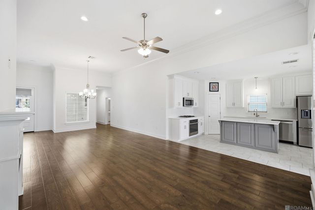 564 Silverbill Ln, Baton Rouge, LA 70810