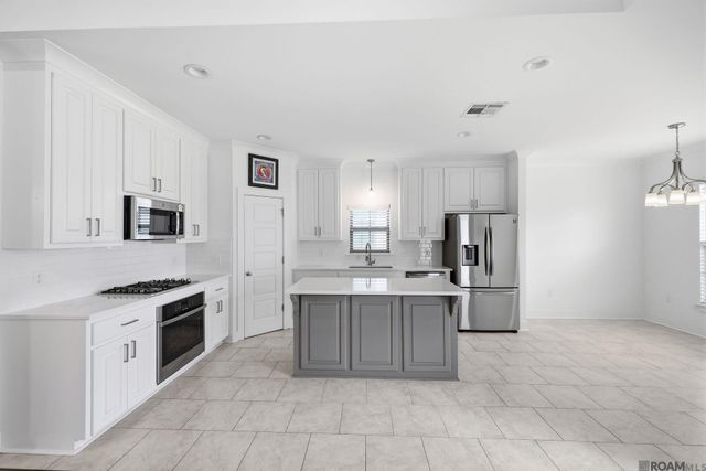 564 Silverbill Ln, Baton Rouge, LA 70810
