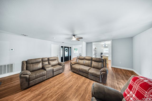 8216 Alton, Selma, TX 78154