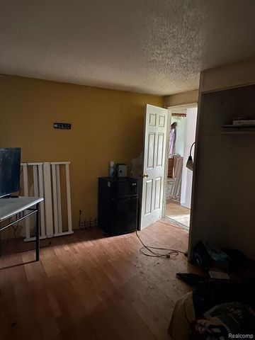 5492 Mendel Berger Drive, Flint, MI 48505