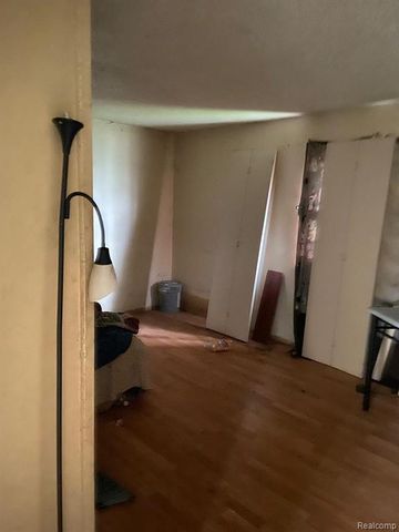 5492 Mendel Berger Drive, Flint, MI 48505