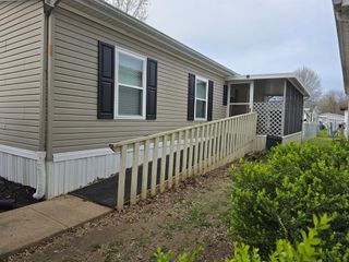 100 Indian Creek Dr, Paris, TN 38242