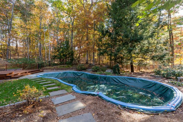 27 Grey Rock Road, Bedford, NH 03110