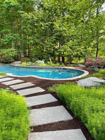27 Grey Rock Road, Bedford, NH 03110