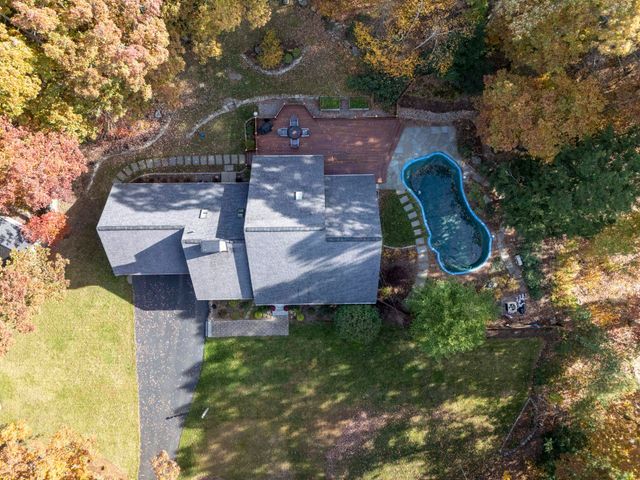 27 Grey Rock Road, Bedford, NH 03110