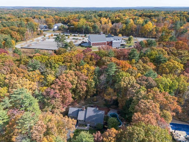 27 Grey Rock Road, Bedford, NH 03110