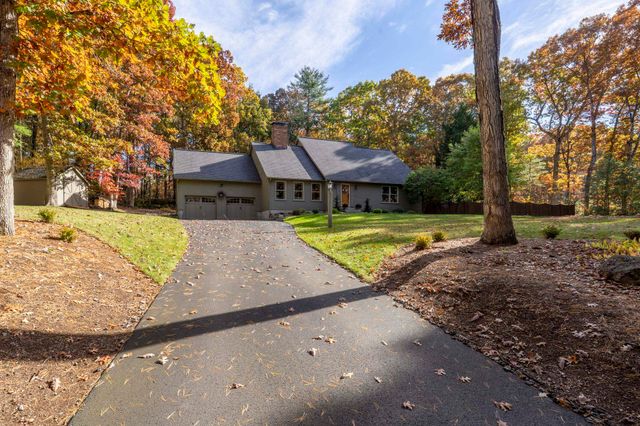 27 Grey Rock Road, Bedford, NH 03110